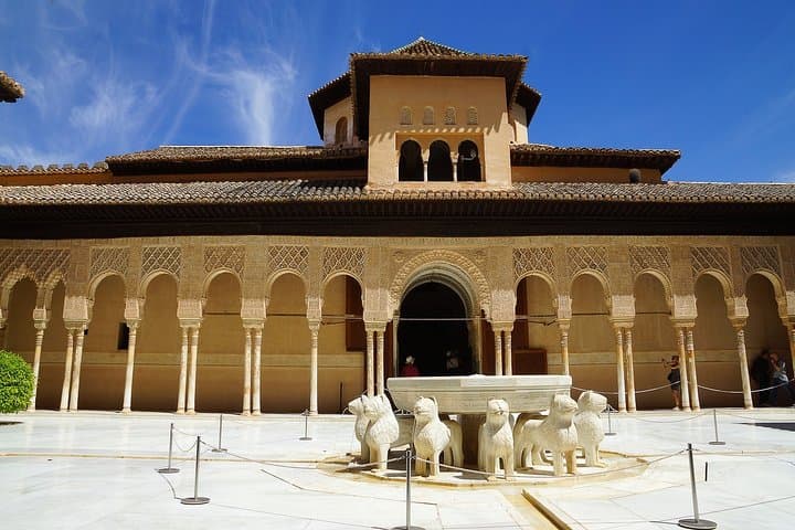 Alhambra Tour & Ticket: Nasridenpaläste, Alcazaba & Generalife — Foto 3