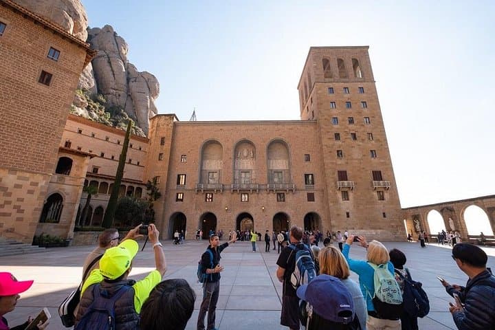 Excursion de demi-journée à Montserrat avec téléphérique et randonnée facile depuis Barcelone — photo 2