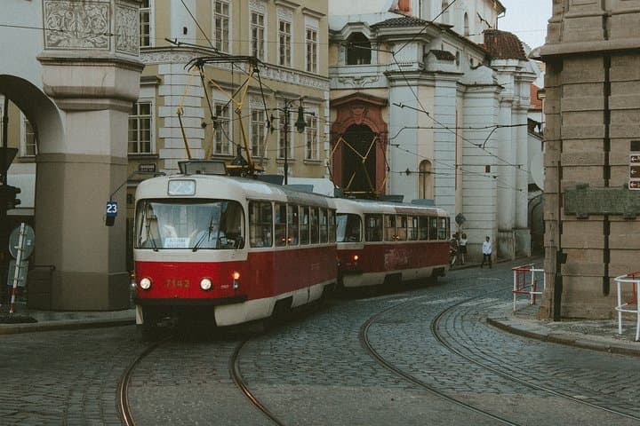 Privater Transfer von Berlin nach Prag mit 2 Stunden Sightseeing — Foto 4