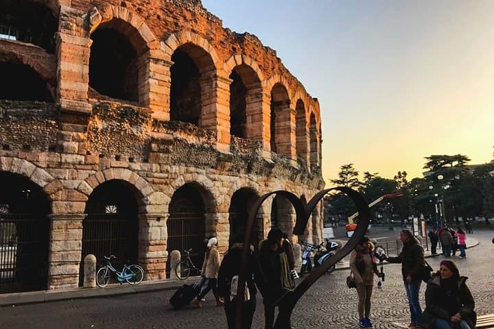 Lo mejor y los rincones ocultos de Verona al atardecer con teleférico — foto 4