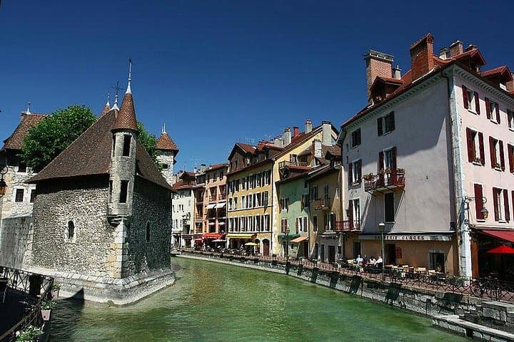 Tour Privado de Día Completo a Perouges y Annecy desde Lyon — foto 4