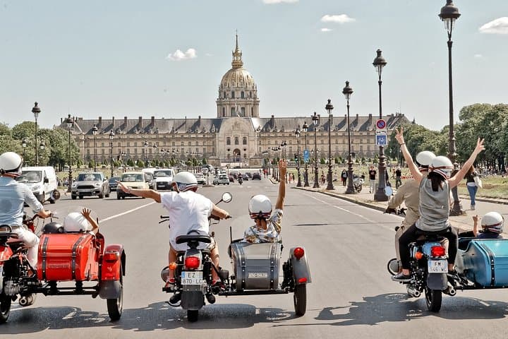 Tour dei punti salienti di Parigi a bordo di una moto d'epoca con sidecar
