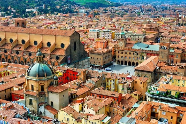 Trasferimento Aeroportuale: da Bologna all'Aeroporto di Bologna BLQ in Auto di Lusso — foto 4