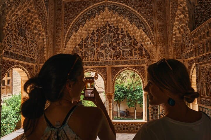 Visite Guidée de l'Alhambra et du Generalife avec Accès Prioritaire — photo 4