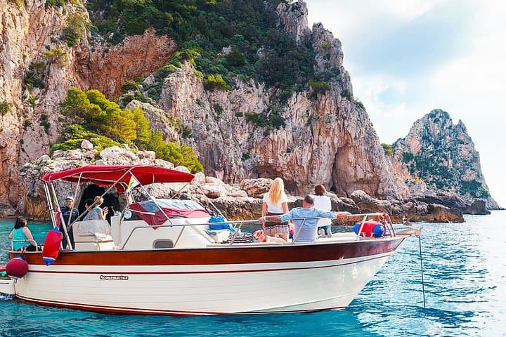 Ganztägige Bootstour zur Insel Capri in kleiner Gruppe ab Neapel — Foto 3