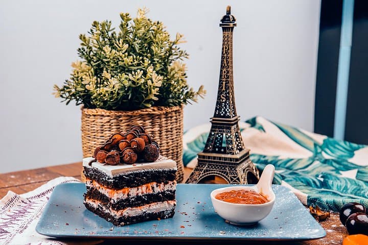 Street Food Tour in Paris