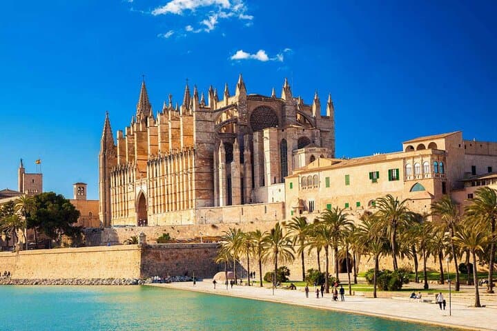 Ankunftstransfer: Flughafen Mallorca PMI nach Palma mit Luxus-Van — Foto 3