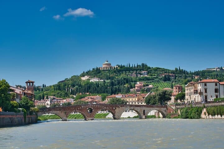 Tour Privado de Medio Día en Verona con un Guía Local