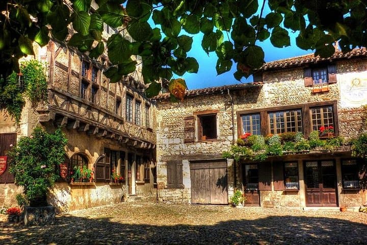 Tour Privado de Día Completo a Perouges y Annecy desde Lyon