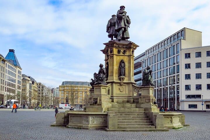 Private Frankfurt Sightseeing, Food & Culture Tour — Foto 3
