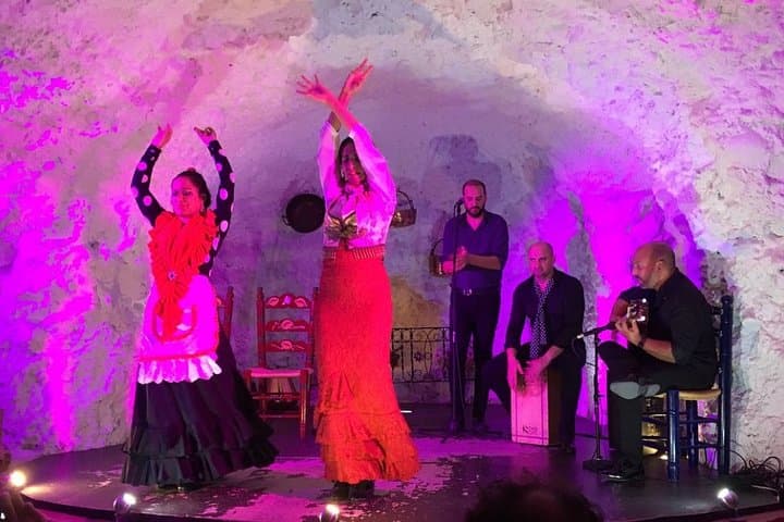 Flamenco Show in a Cave Restaurant in Granada — photo 2