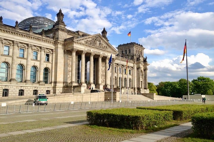 Privater Taxi Rundgang Stadt Ost & West Geschichte und Architektur 3-4h — Foto 3