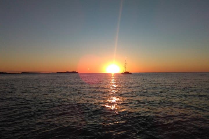 Tour in Barca al Tramonto con Snorkeling e Visita alle Grotte di Ibiza — foto 3