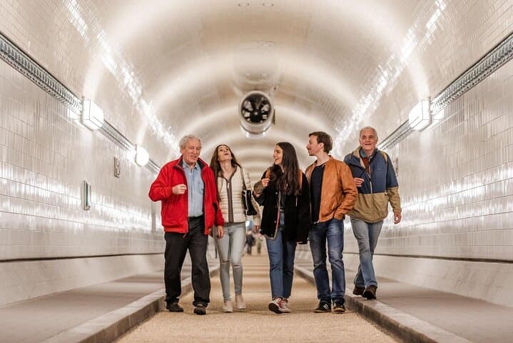 Private Custom Historic Walking Tour of Hamburg — Foto 4