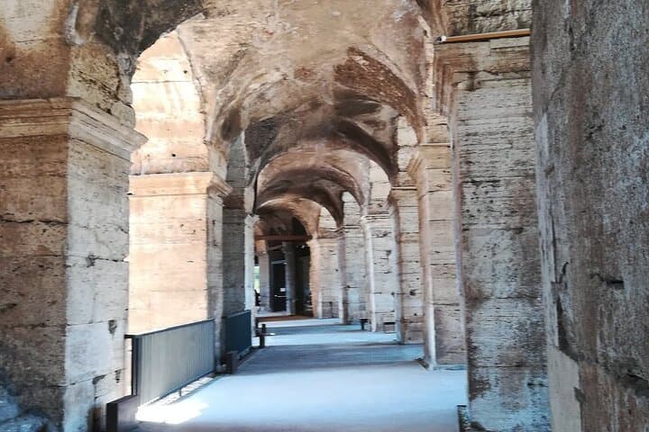 Tour Esterno del Colosseo con Accesso al Foro Romano a Roma — foto 4