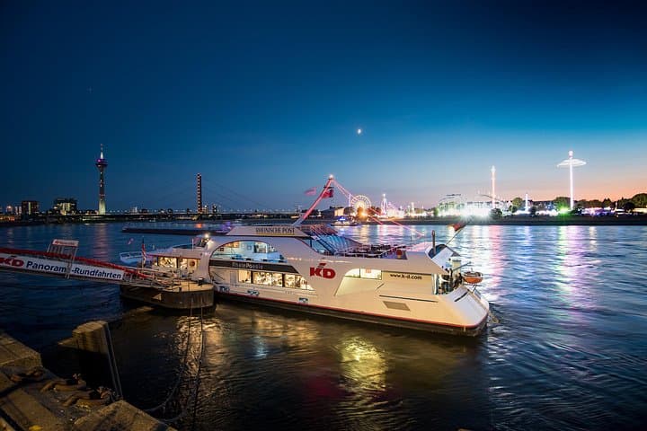 Düsseldorf 2-Stunden Abendkreuzfahrt — Foto 5