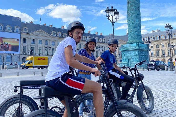Tour guiado en bicicleta eléctrica familiar por París — foto 3