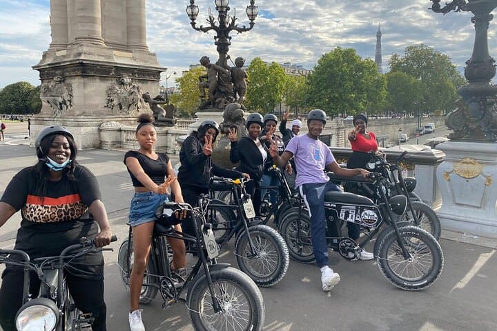 Tour guiado en bicicleta eléctrica familiar por París — foto 1