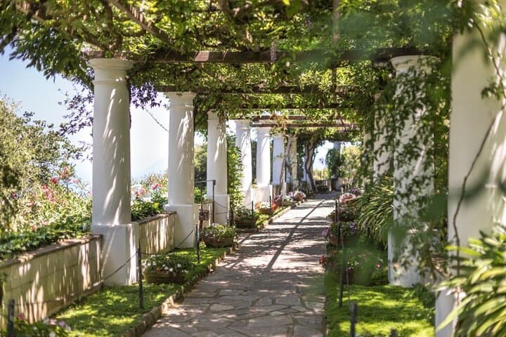 Capri Deluxe: Erster zur Blauen Grotte/Bootsfahrt-Optionen von Neapel — Foto 4