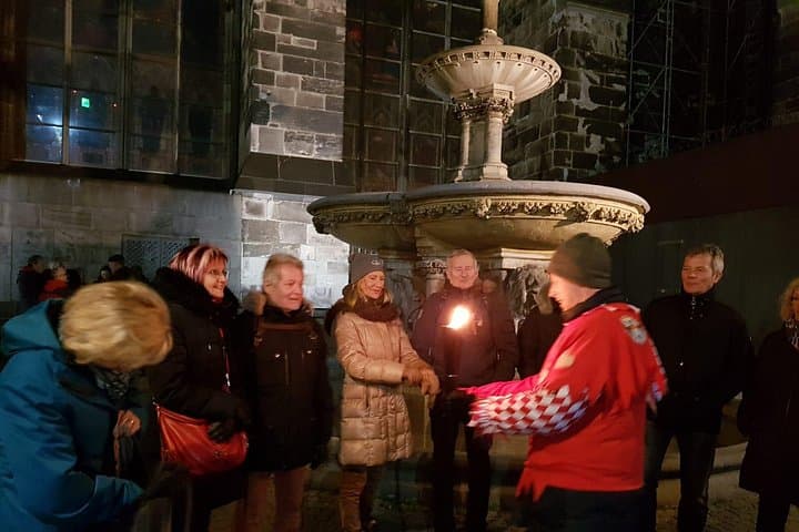 Tour notturno di Colonia "Tour alternativo del custode notturno con torcia" — foto 2