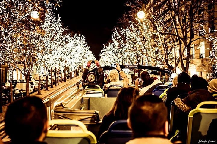 Tour Festivo de Luces de Navidad en París con Tootbus