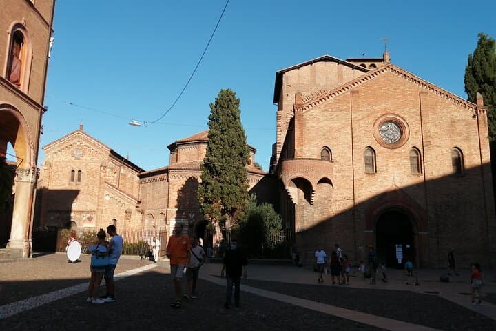 Tour a piedi dell'arte storica di Bologna con gemme nascoste e degustazioni
