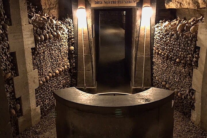 Katakomben von Paris Kleingruppentour mit eingeschränktem Zugang — Foto 5