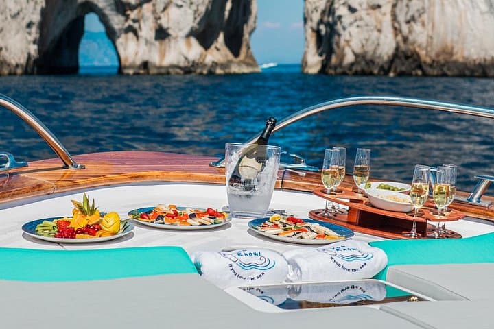 Tour Privato in Barca a Capri da Sorrento, Positano o Napoli — foto 5