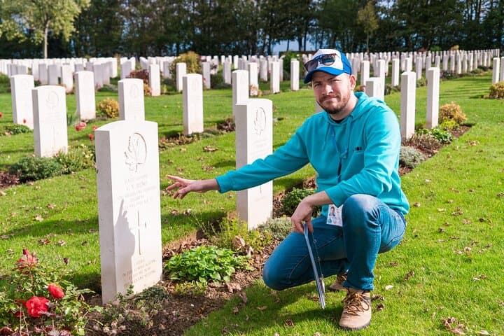 Playas del Día D en Normandía con Juno Beach, bunkers y Cementerio Canadiense desde París — foto 4