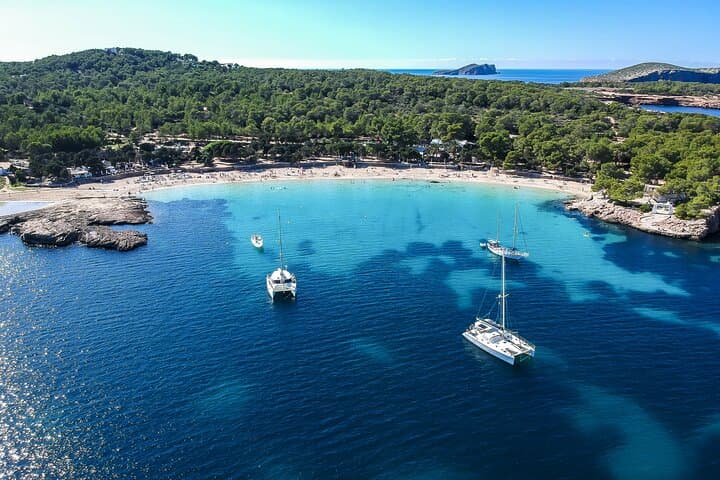 Tour in barca tra spiagge e grotte / Tramonto Ibiza — foto 3