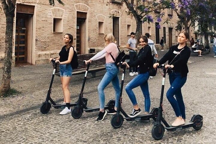 E-Scooter-Verleih in Valencia — Foto 4