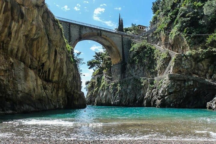 Kleine Gruppen Tagesausflug an die Amalfiküste von Positano oder Praiano