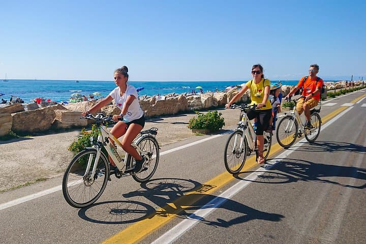 Selbstgeführte Radtour zum Meer in Pisa