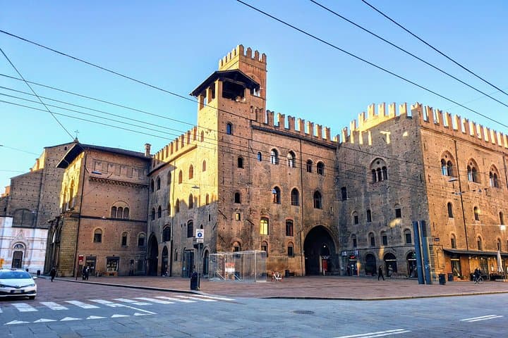 Bologna Murder Mystery: Caccia al Tesoro Autoguidata — foto 5