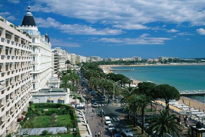 Halbtägige gemeinsame Tour nach Cannes, Antibes & St Paul de Vence ab Nizza