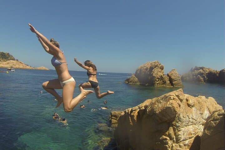 Costa Brava Tour: Kayak, Snorkel &amp; Cliff Jump from Barcelona — photo 2