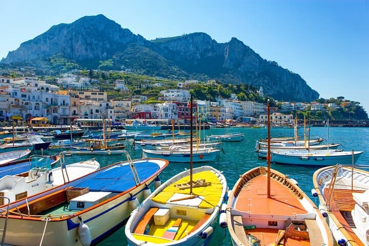 Escursione in Barca e Passeggiata a Capri — foto 2