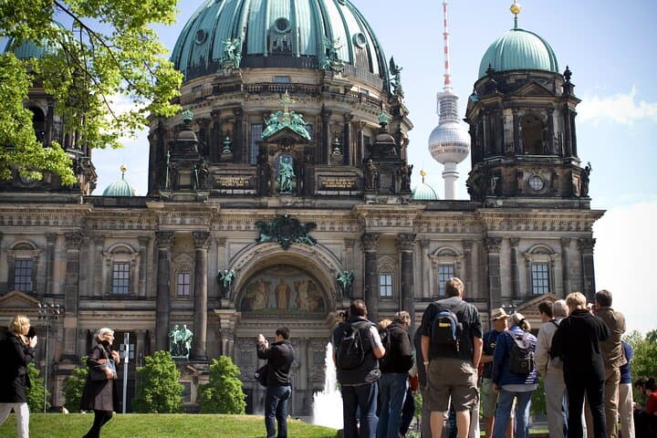 Tour a pie por los monumentos icónicos y los rincones ocultos de Berlín — foto 5