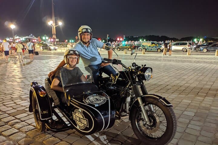 Tour privato di Bordeaux di notte in sidecar