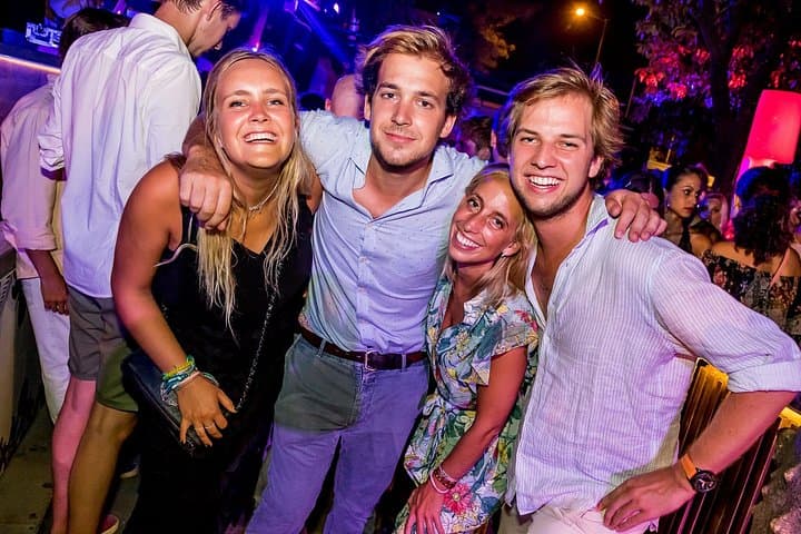 3 Bars Pub Crawl + VIP Club Eintritt in Sevilla — Foto 3