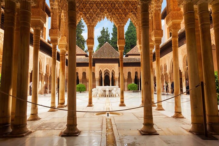 Geführte Tour durch die Alhambra mit den Generalife-Gärten