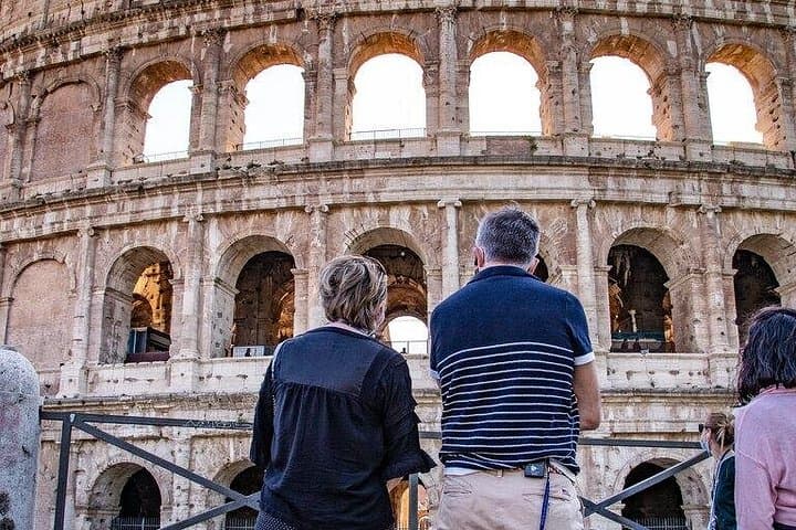Tour di Gruppo Ridotto: Colosseo e Foro Romano con Accesso al Pavimento dell'Arena — foto 2