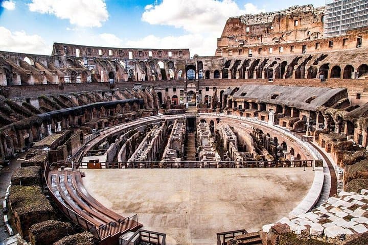 Tour di Gruppo Ridotto: Colosseo e Foro Romano con Accesso al Pavimento dell'Arena — foto 3