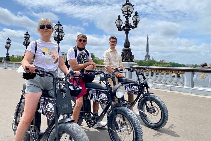 Tour guiado en bicicleta eléctrica familiar por París — foto 2