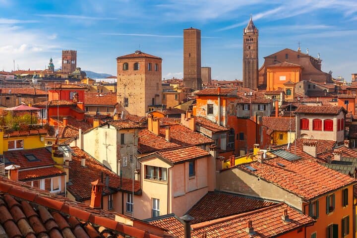 Italienische Weinverkostung auf der Panoramaterrasse in Bologna — Foto 2