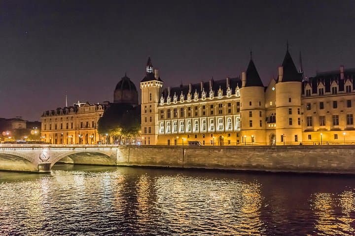 Tour Notturno a Parigi: Fantasmi, Misteri e Leggende — foto 3