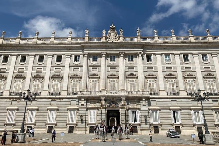 Kleingruppentour durch den Königlichen Palast von Madrid mit Ticket ohne Warteschlange — Foto 2