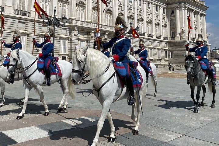 Kleingruppentour durch den Königlichen Palast von Madrid mit Ticket ohne Warteschlange
