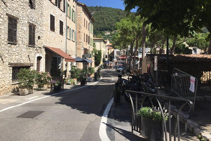 Profumeria Fragonard a Grasse e villaggi medievali