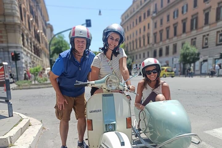 Tour Nocturno en Sidecar de Vespa en Roma